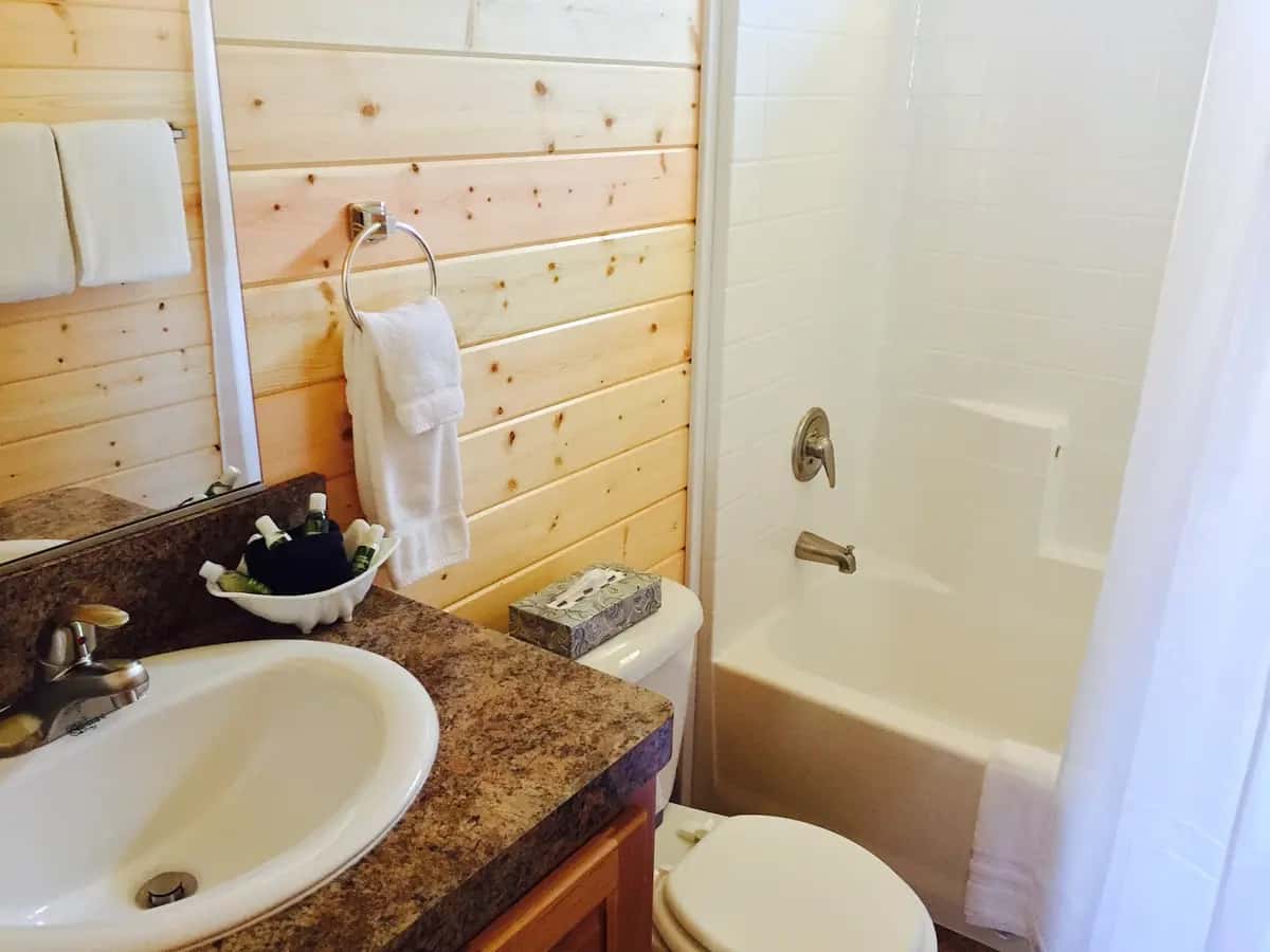 In-room hot tub at Westport Marina Cottages Motel in Westport, WA