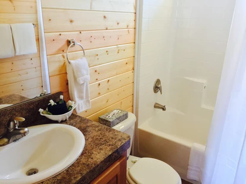 Hotels in Westport with a jacuzzi in the room