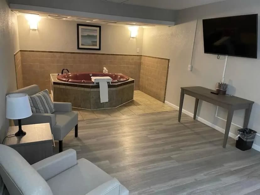 Hotels with jacuzzi in room in New Bedford