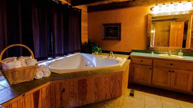 Whispering Hills Cabins,llc hotel photo 1 in Benton County, Arkansas
