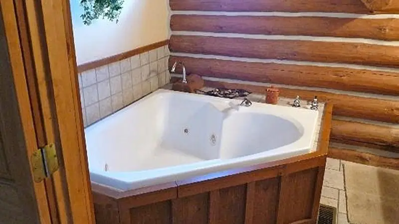 Hotels with jacuzzi in room in Leicester