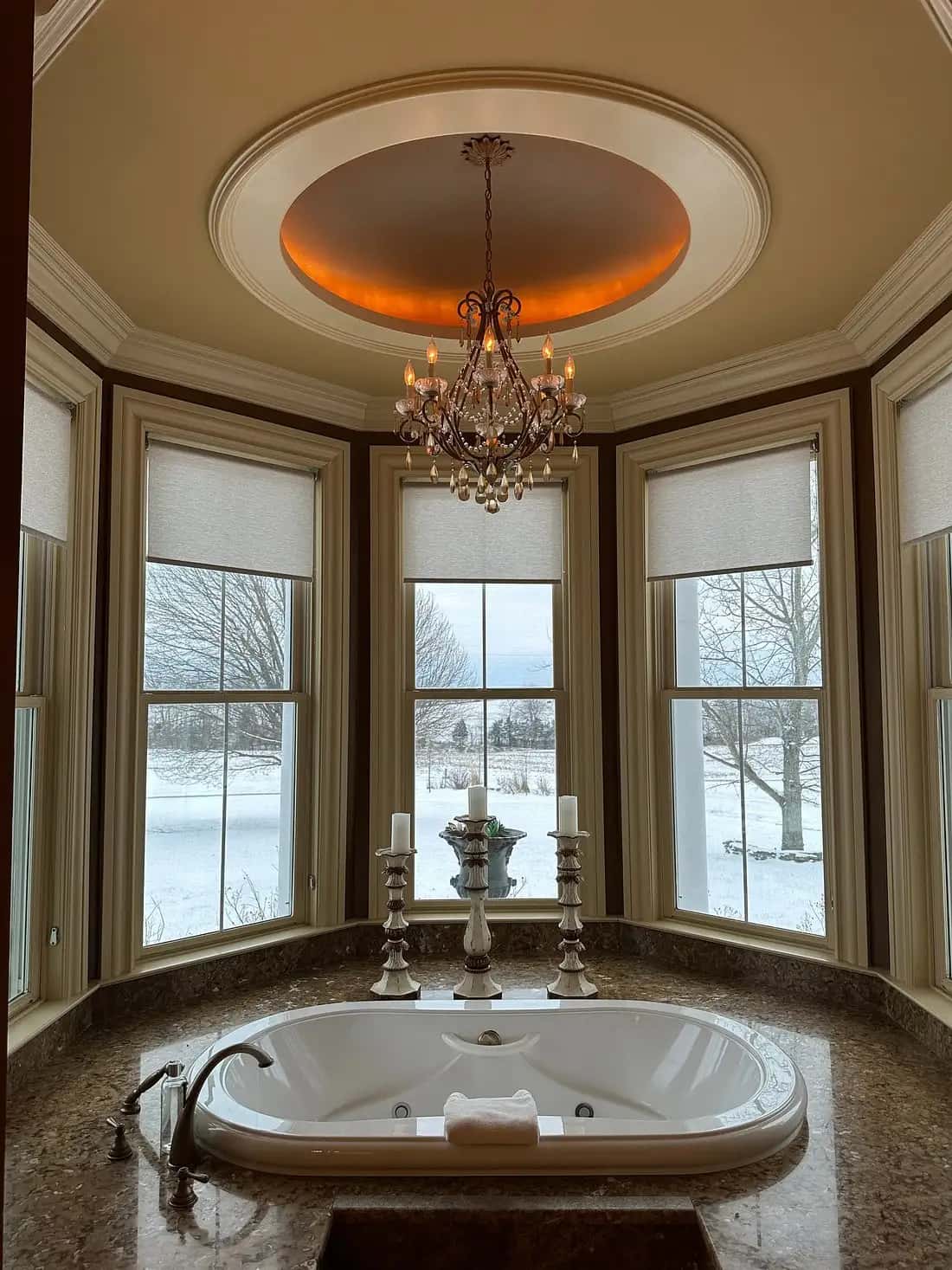 In-room hot tub at Wildflower Ranch Inn in Springfield, KY