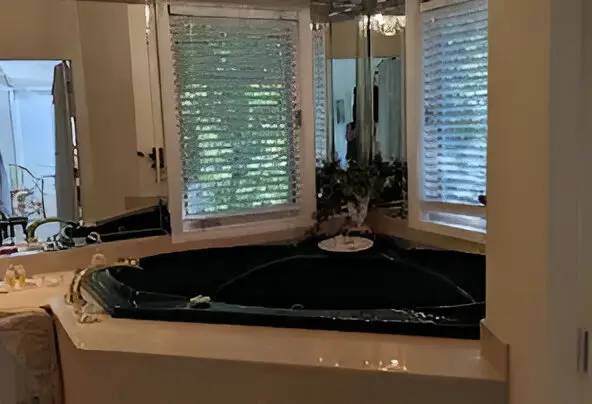 Hotels with jacuzzi in room in Calvert City