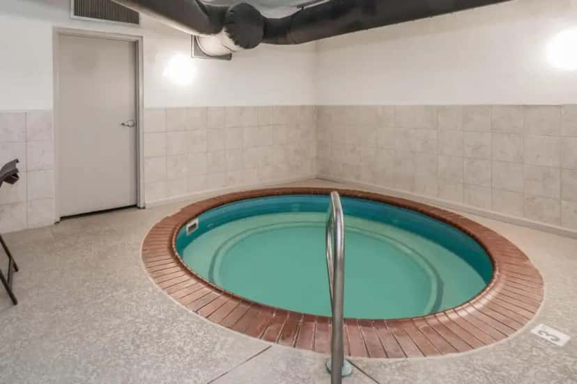 In-room hot tub at Wingate by Wyndham Bowling Green in Bowling Green, KY