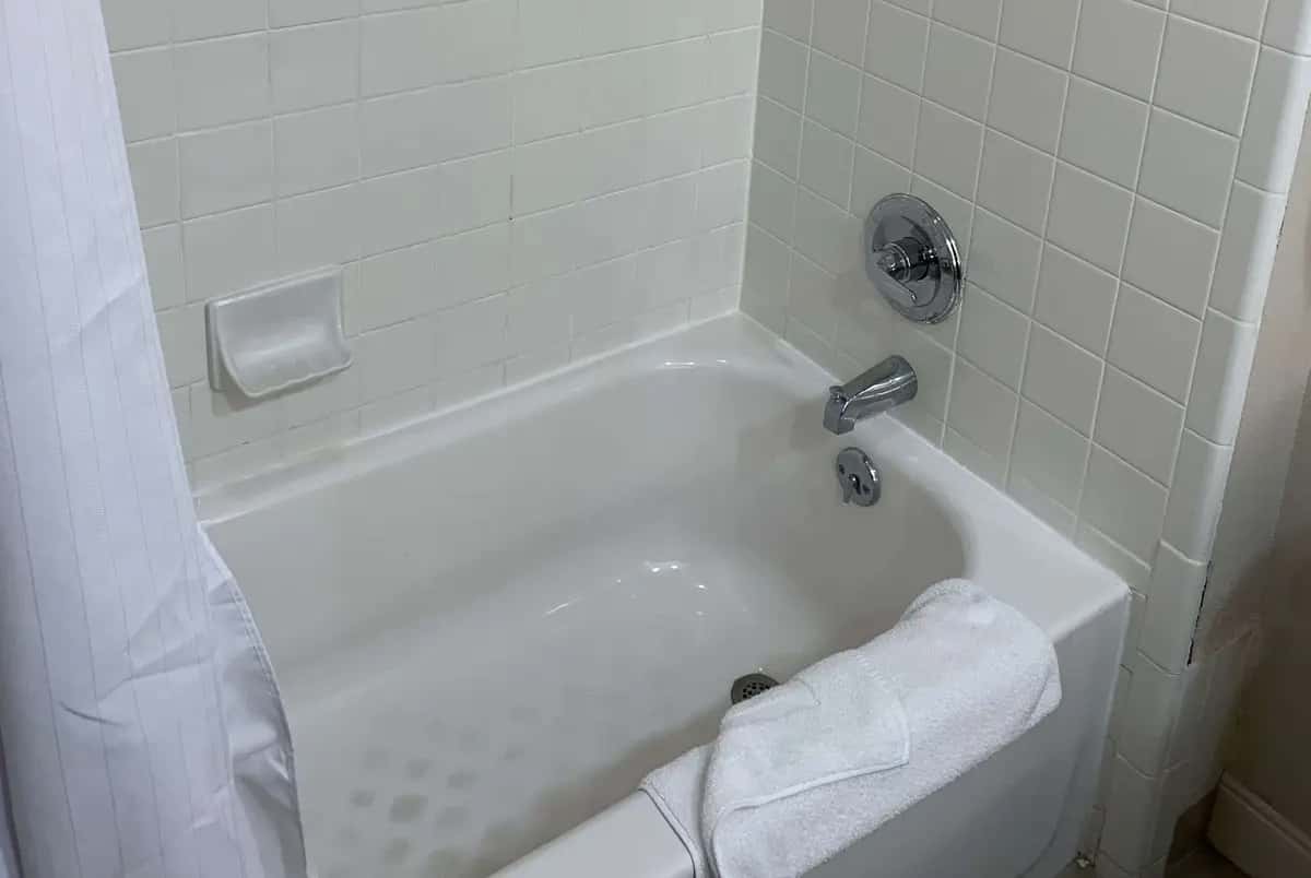 Deep soaking bathtub at Wingate by Wyndham Brighton