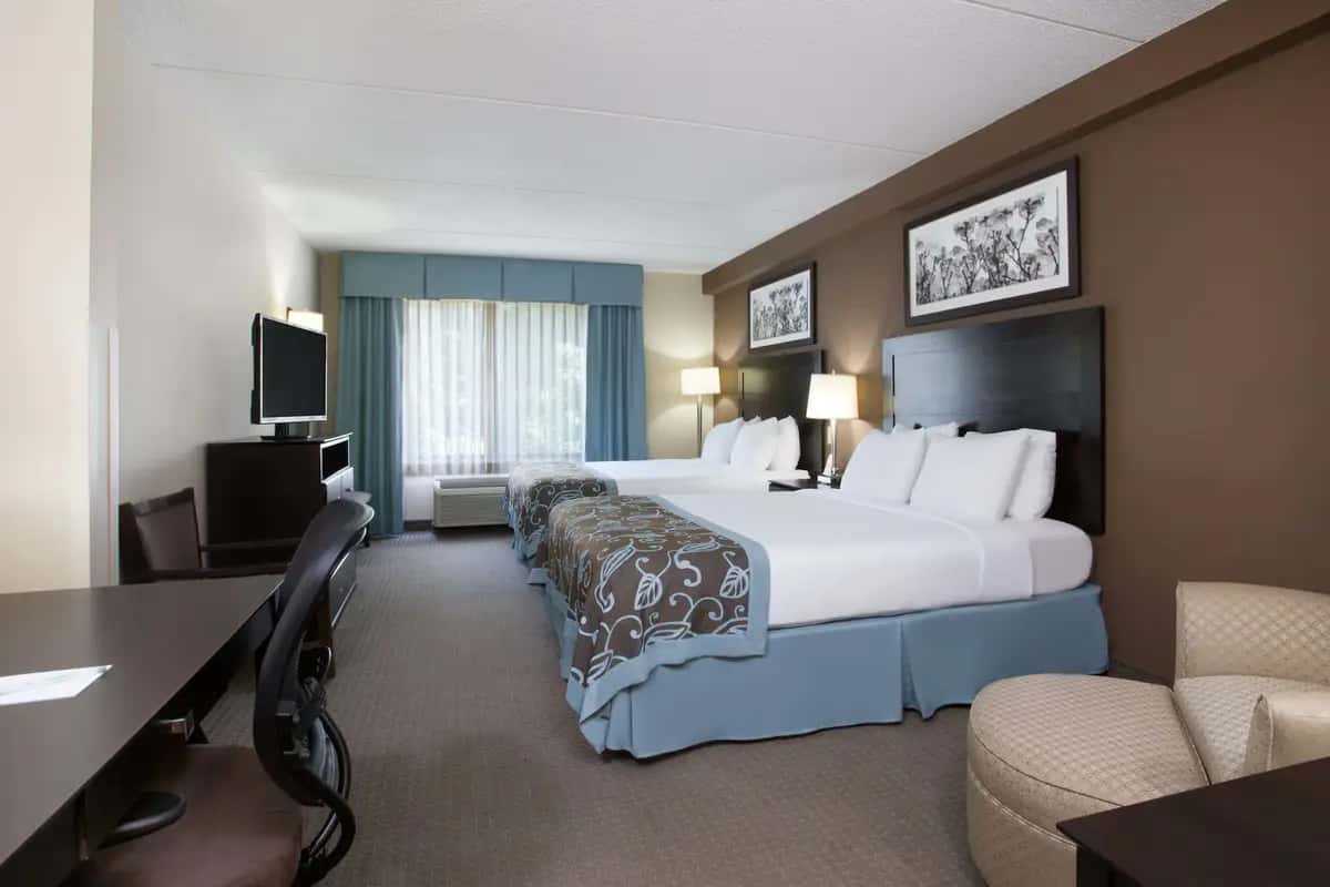 Wingate by Wyndham Garner/Raleigh South — guest room