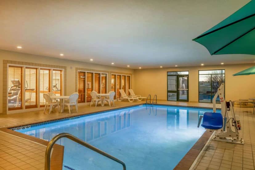 Wingate by Wyndham Gillette — pool