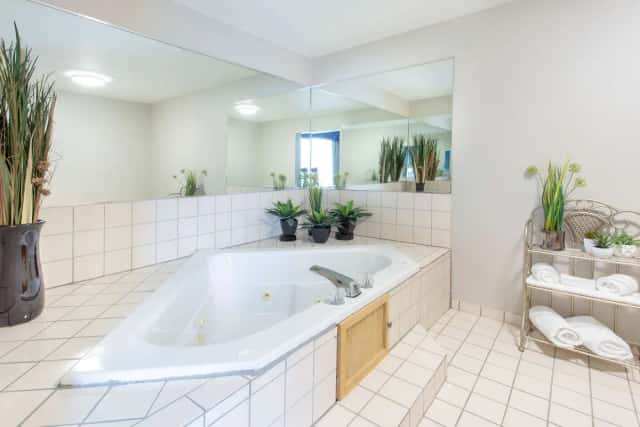 Jetted bathtub at Wingate by Wyndham Indianapolis Airport Plainfield