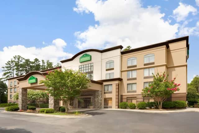 Wingate By Wyndham Raleigh Durham / Airport — guest room