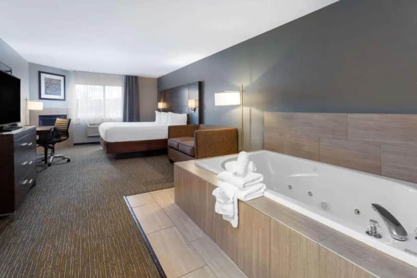 Private in-room jacuzzi in the Superior King Suite with Jetted Tub - Non-Smoking at Wingate by Wyndham Wisconsin Dells Waterpark