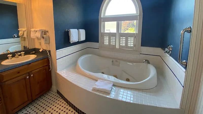 Winstead Inn hotel photo 1 in Harwich, Massachusetts