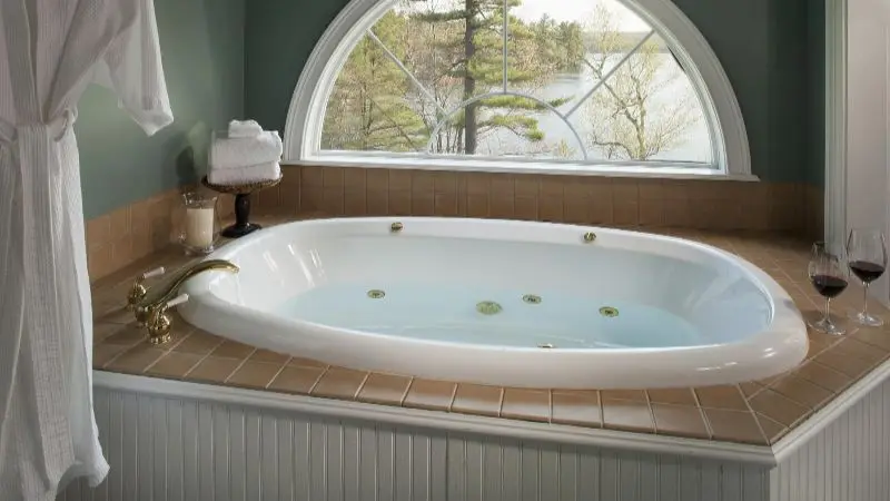 Wolf Cove Inn hotel photo 1 in Poland, Maine
