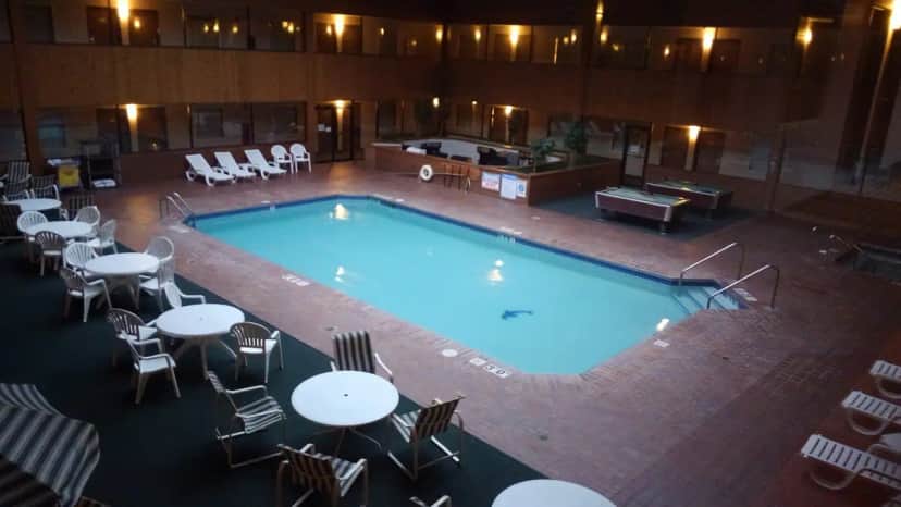 Woodfield Inn and Suites — pool