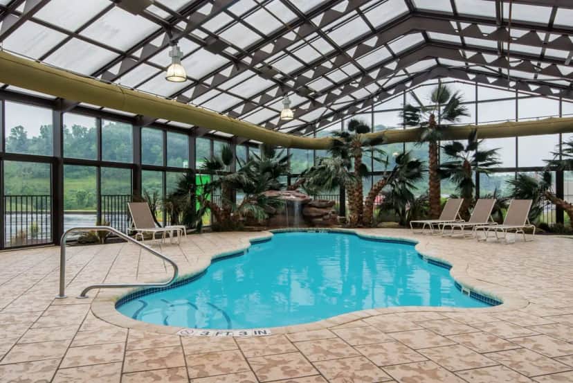 Wyndham Garden Cross Lanes Charleston — pool