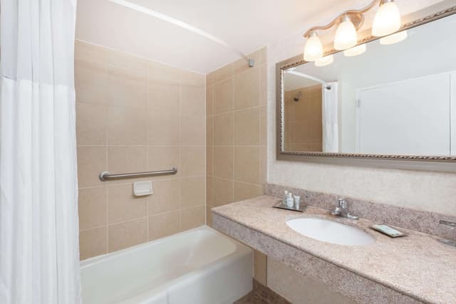 Deep soaking bathtub