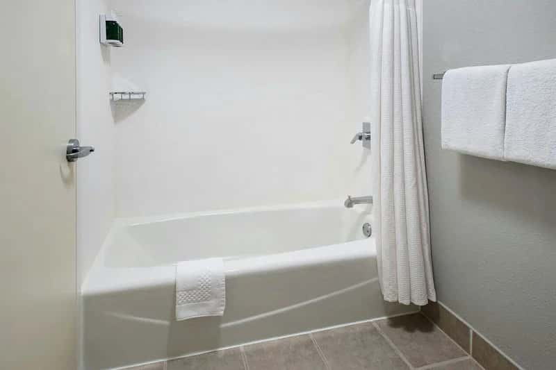 Courtyard Annapolis - Featured hot tub