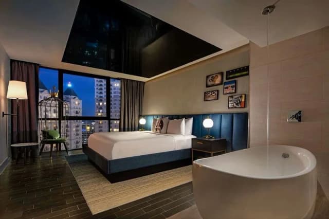 Jetted bathtub