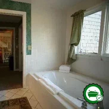 Deep soaking bathtub