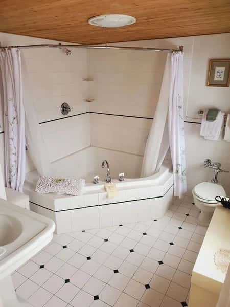 In-room hot tub at Adair Country Inn & Restaurant in Bethlehem, NH