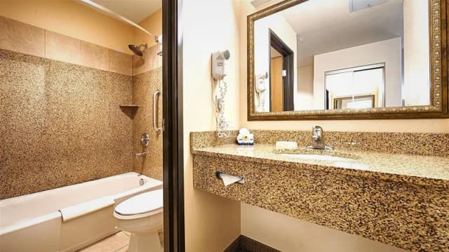 Deep soaking bathtub