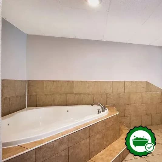 Deep soaking bathtub