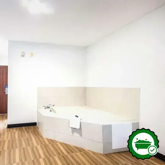 Deep soaking bathtub
