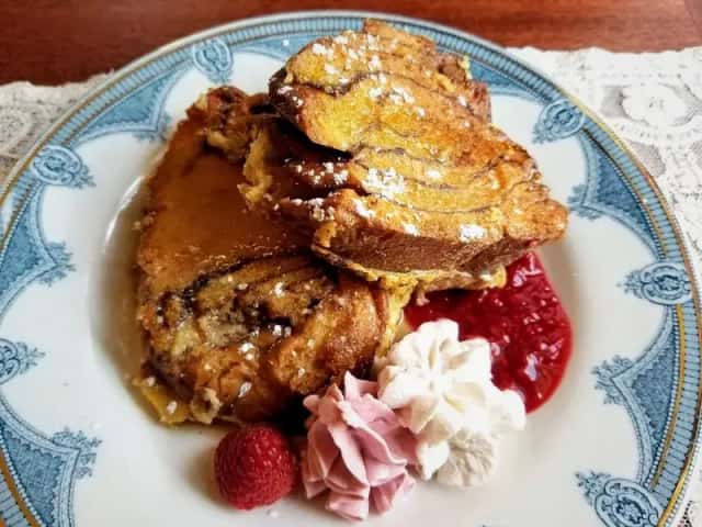 Buffalo Harmony House Bed & Breakfast — guest room