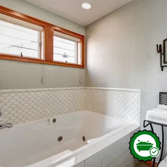 Jetted bathtub