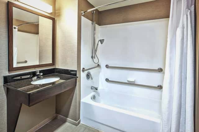 Holiday Inn Express & Suites Dayton South - I-675, an IHG hotel — guest room