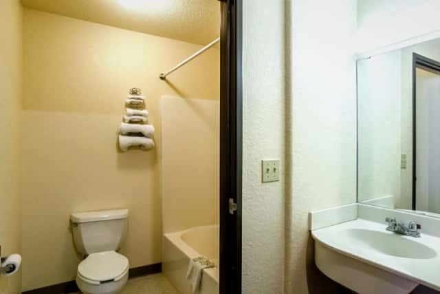Travelodge by Wyndham Chadron — guest room