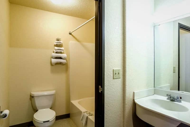Travelodge by Wyndham Chadron - Featured hot tub
