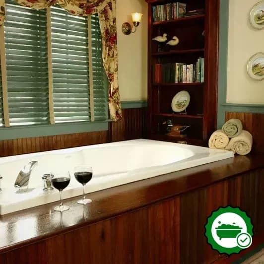 Deep soaking bathtub