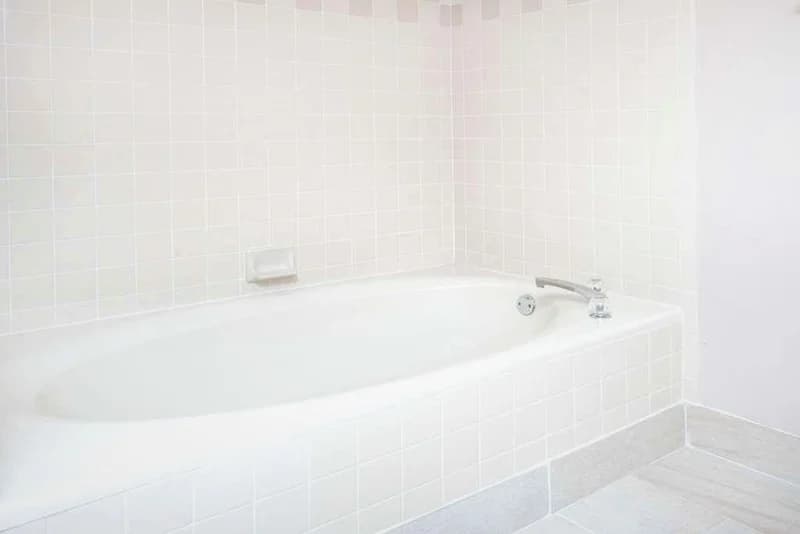 Hotels with jacuzzi in room in Clarksville