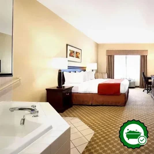 Country Inn & Suites by Radisson, Clinton, IA