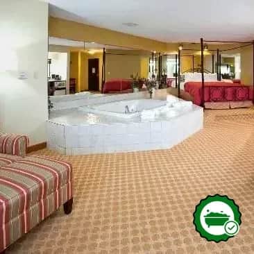 Country Inn & Suites by Radisson, Coon Rapids, MN - Verified Jacuzzi In-Room