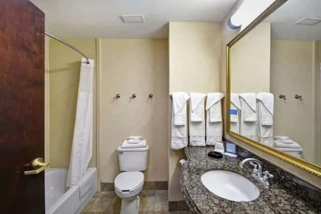 Hampton Inn Corpus Christi-Northwest I-37 — guest room