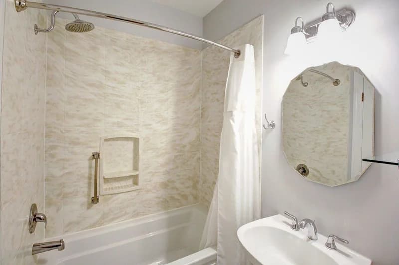 Hotels with jacuzzi in room in Coupeville