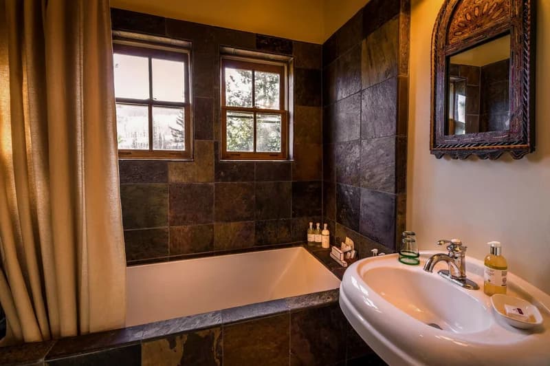 Hotels with jacuzzi in room in Dolores