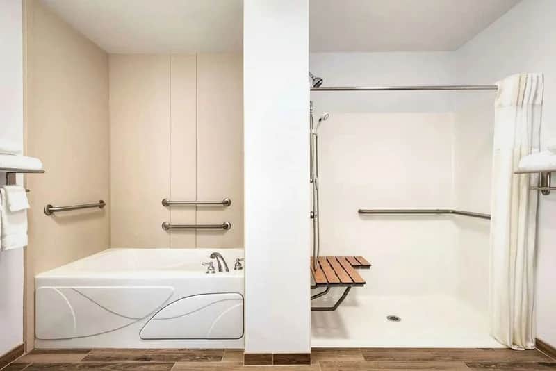 Hilton Garden Inn Dubuque Downtown - Featured hot tub