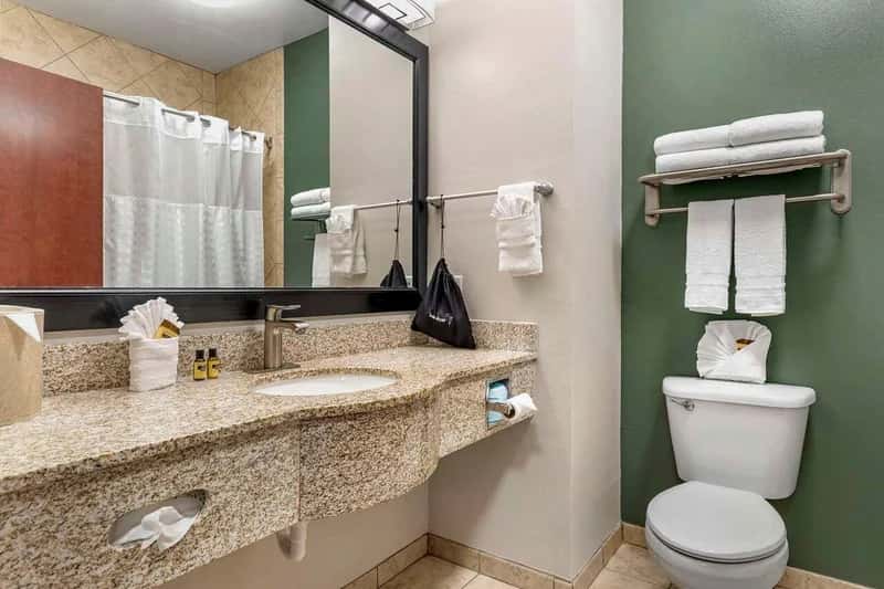 In-room hot tub at Best Western Plus Duncanville Dallas in Duncanville, TX
