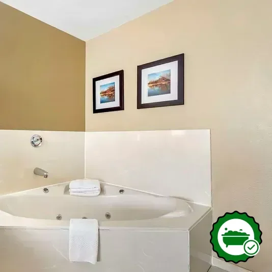 Jetted bathtub