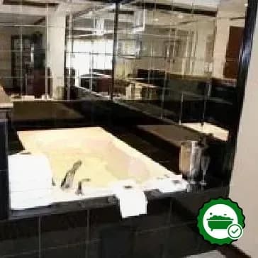 Hotels with jacuzzi in room in East Windsor