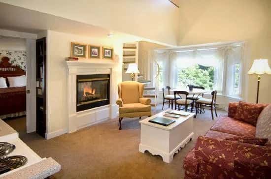 Eagle Harbor Inn — guest room