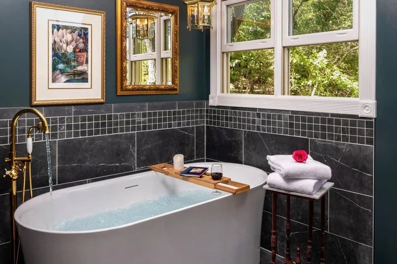 Arsenic and Old Lace Bed & Breakfast Inn