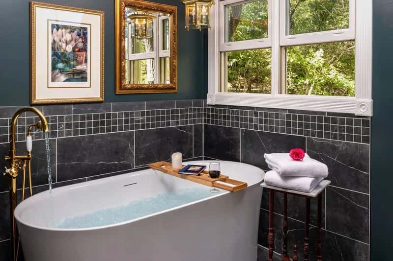 Jetted whirlpool tub at Arsenic and Old Lace Bed & Breakfast Inn in Eureka Springs, AR