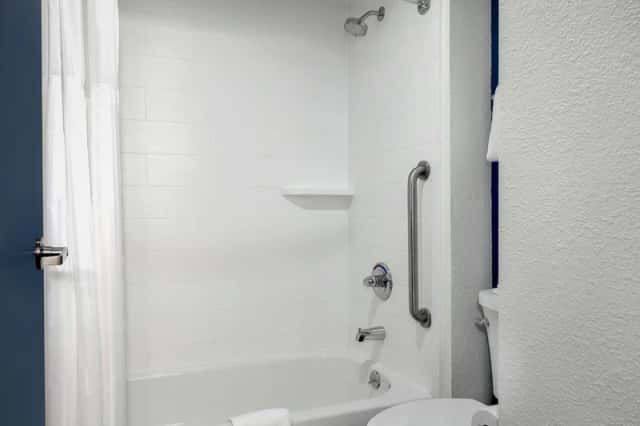 Deep soaking bathtub at Spark By Hilton Evansville East In