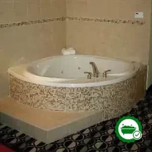 Holiday Inn St. Louis-Fairview Heights, an IHG hotel - Verified Jacuzzi In-Room