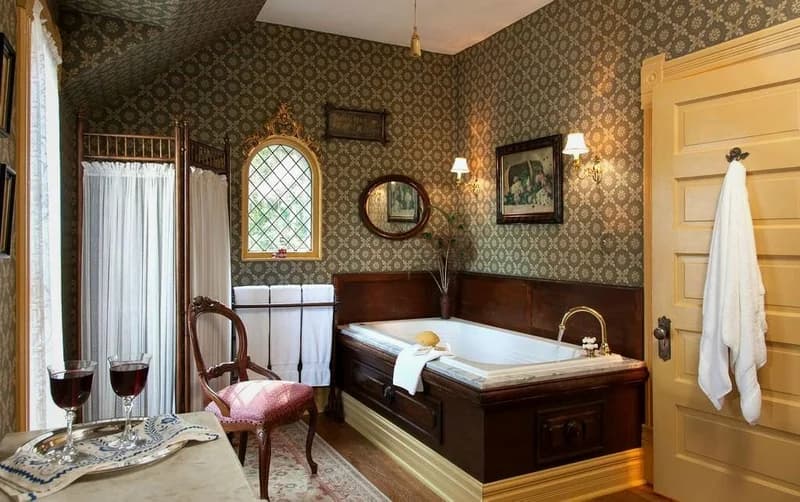 Hotels with jacuzzi in room in Fish Creek