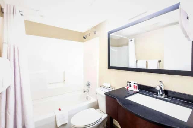 Deep soaking bathtub at Super 8 By Wyndham Frederick