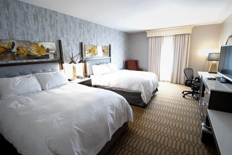 Virginia Crossings Hotel & Conference Center, Tapestry Collection by Hilton — guest room
